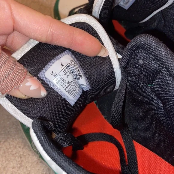 Air Jordan 1 Mid-Top Kids Youth Vibrant Green and White Sneakers Limited Edition - Picture 4 of 8